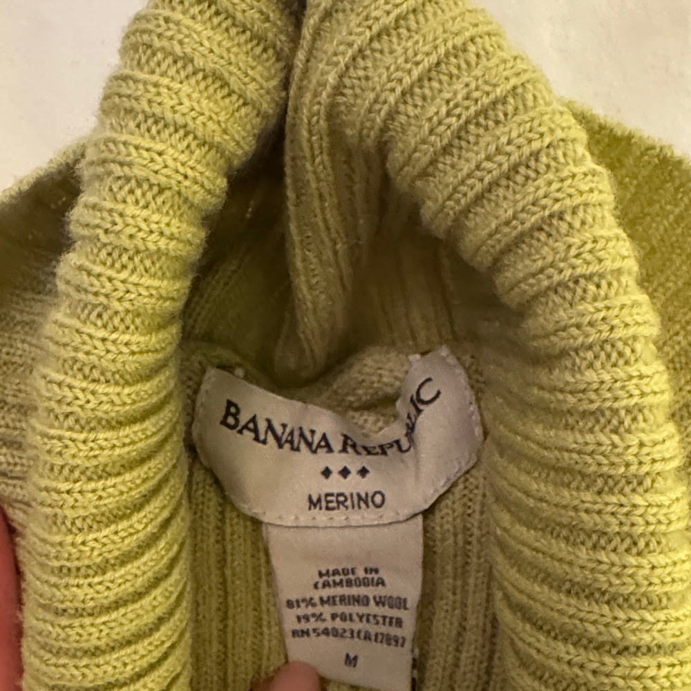 Banana Republic lime green merino wool Turtleneck Sweater - Picture 2 of 3
